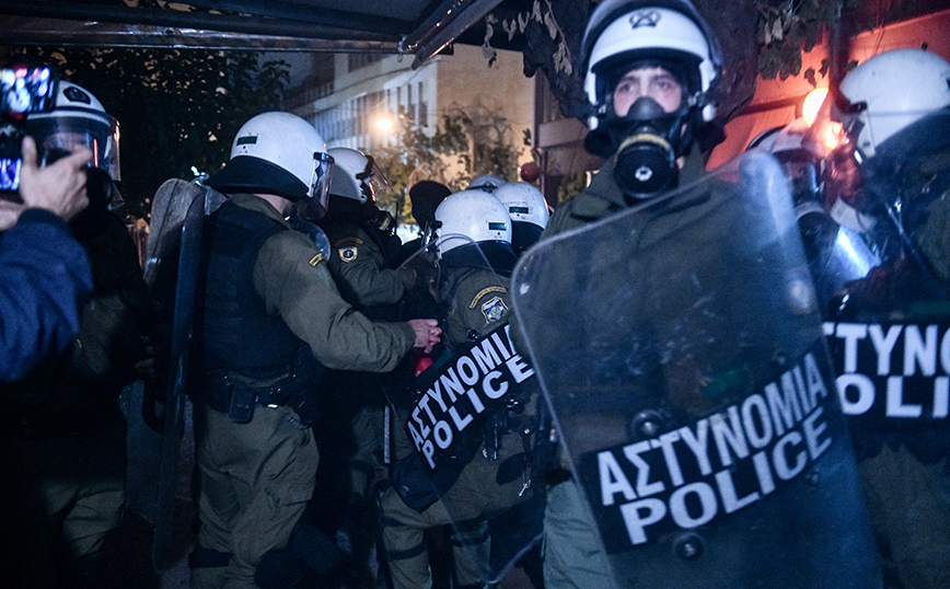 Επεισόδια στο Μενίδι: Εξιτήριο για τον διοικητή της ΟΠΚΕ που τραυματίστηκε από σκάγια – Τον στόχευσε από τα 20 μέτρα