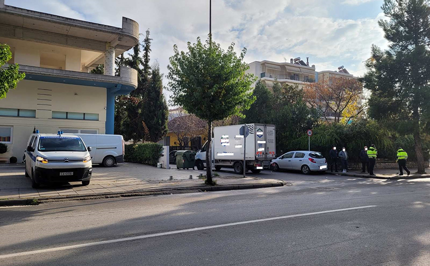 Γυναίκα παρασύρθηκε από φορτηγό στη Λάρισα και μεταφέρθηκε στο νοσοκομείο Γυναίκα παρασύρθηκε από φορτηγό στη Λάρισα και μεταφέρθηκε στο νοσοκομείο