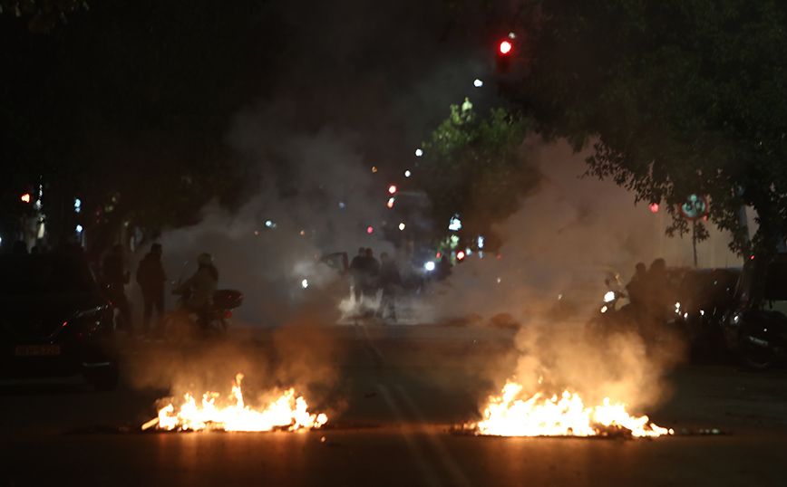 Χαροπαλεύει ο 16χρονος που πυροβολήθηκε στο κεφάλι από αστυνομικό – Έκρηξη οργής στη Θεσσαλονίκη