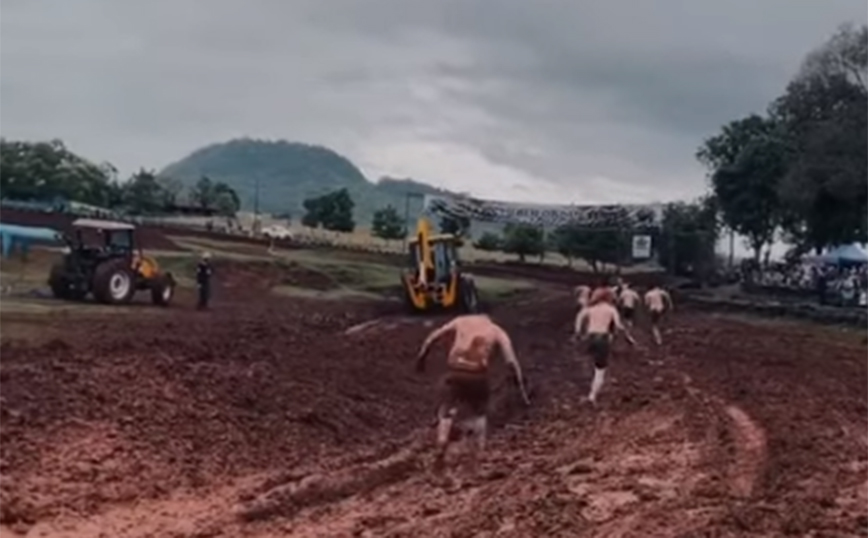 Αγώνας δρόμου σε λάσπη θυμίζει πατινάζ