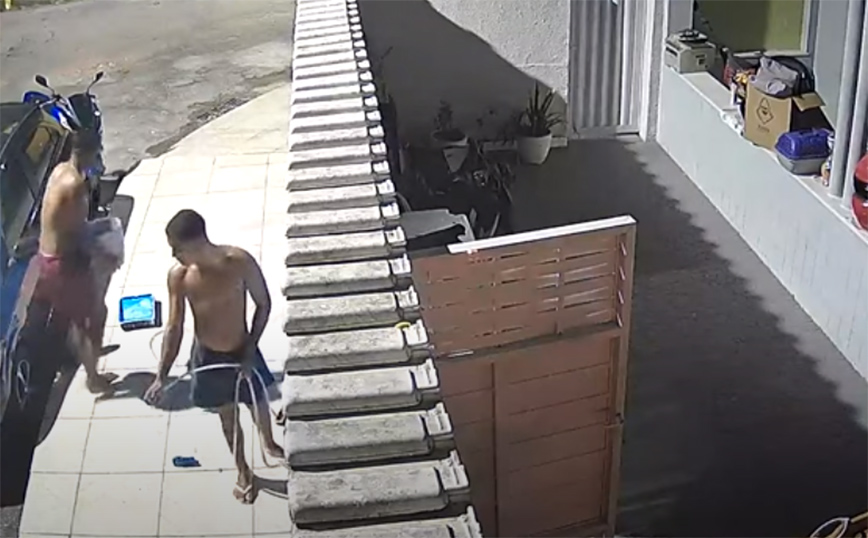 Όταν κουβαλάς μπογιά σίγουρα δεν περπατάς ξυπόλητος σε νερά