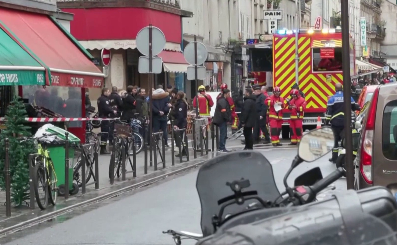 Πυροβολισμοί στο Παρίσι: Δύο νεκροί και τέσσερις τραυματίες, οι δύο σοβαρά
