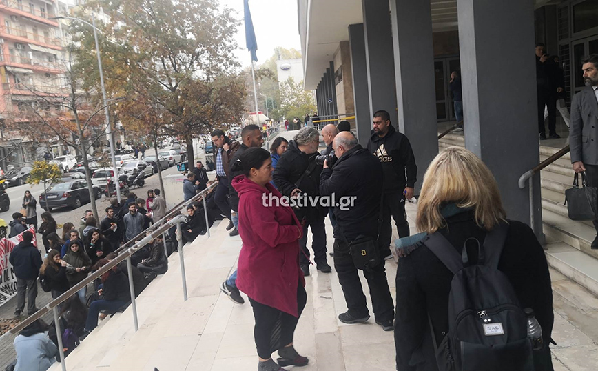 Θεσσαλονίκη: Στα Δικαστήρια προσήλθαν οι γονείς του 16χρονου Ρομά