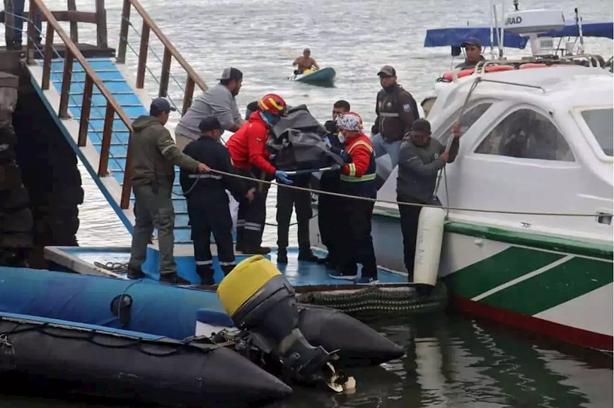 Ισημερινός: Τρεις νεκροί έπειτα από ανατροπή τουριστικού σκάφους σε λίμνη