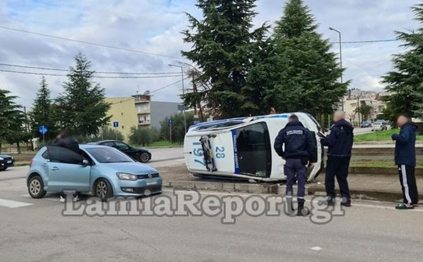 «Απογειώθηκε» περιπολικό μετά από τροχαίο ατύχημα στη Λαμία