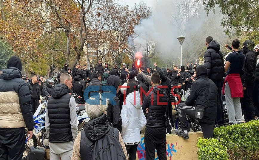 Συνθήματα και καπνογόνα στο κέντρο της Θεσσαλονίκης στα γυρίσματα video clip τράπερ