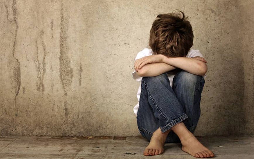 Δράμα: 15χρονος έπεσε θύμα βιασμού από τον σύντροφο της μητέρας του