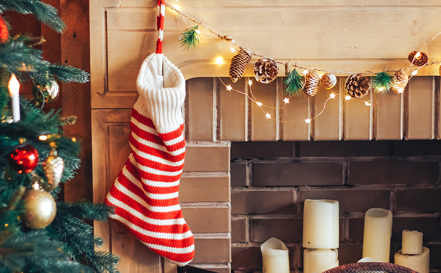 Επτά μέρη για να κρεμάσετε τις χριστουγεννιάτικες κάλτσες αν δεν έχετε τζάκι