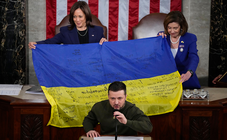 Ο Βολοντίμιρ Ζελένσκι στο Κογκρέσο των ΗΠΑ: Οι επευφημίες, οι σημαίες, τα μπλε ταγέρ και οι κίτρινες εσάρπες