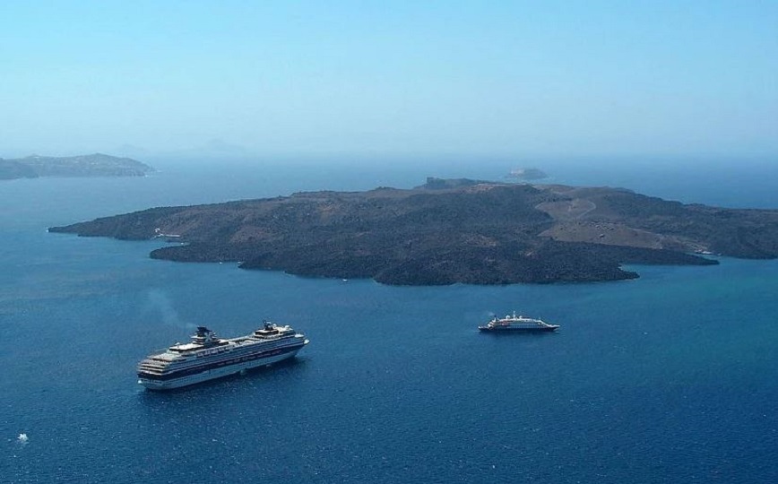 Εφοδοι ελεγτών της ΑΑΔΕ σε σκάφη ημερήσιας κρουαζιέρας στη Σαντορίνη &#8211; Στα 8 από τα 14 διαπιστώθηκε φοροδιαφυγή