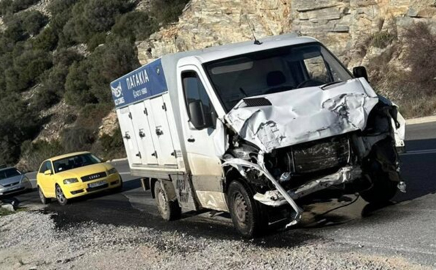 Σφοδρό τροχαίο στη Μαγνησία: Αυτοκίνητο συγκρούστηκε με φορτηγάκι – Νεκρός ο ένας οδηγός