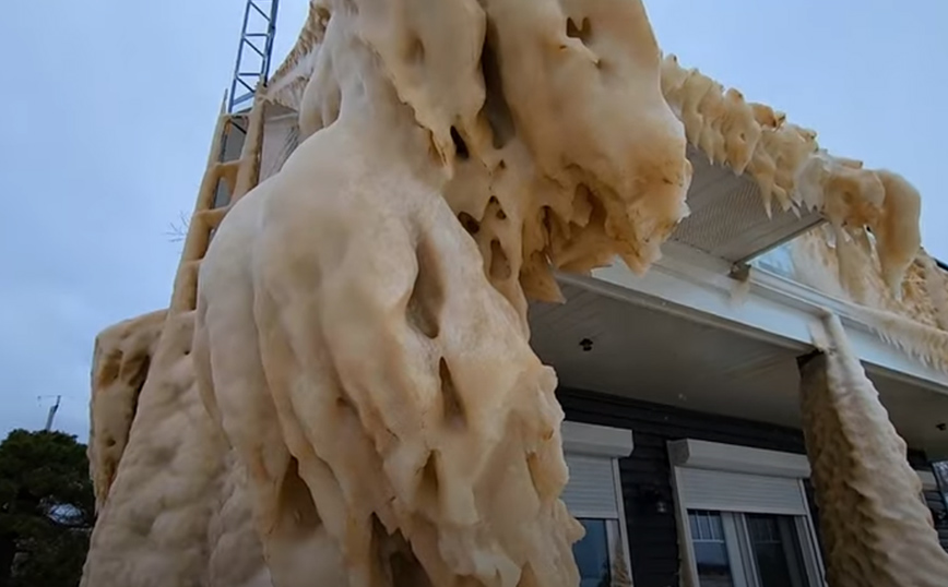 Τι συμβαίνει όταν τεράστιο κύμα καλύπτει και&#8230; παγώνει ένα σπίτι