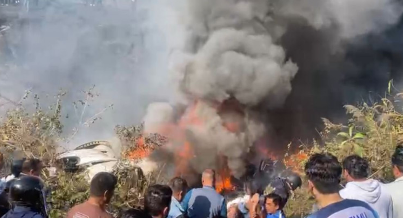 Συντριβή αεροπλάνου με 72 επιβαίνοντες στο Νεπάλ: Τουλάχιστον 67 νεκροί &#8211; «Το αεροσκάφος έγινε κομμάτια» &#8211; Δείτε βίντεο