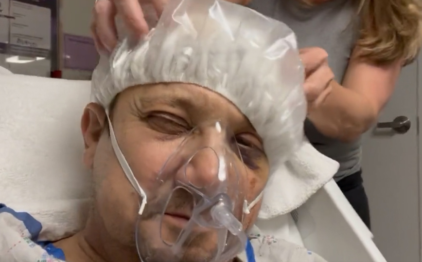 Τζέρεμι Ρένερ: Το χιουμοριστικό βίντεο που ανέβασε από τη ΜΕΘ μετά τον σοβαρό τραυματισμό του