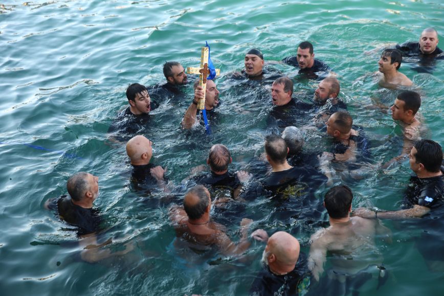 Θεοφάνια: Με λαμπρότητα ο αγιασμός των υδάτων σε Αθήνα και Πειραιά