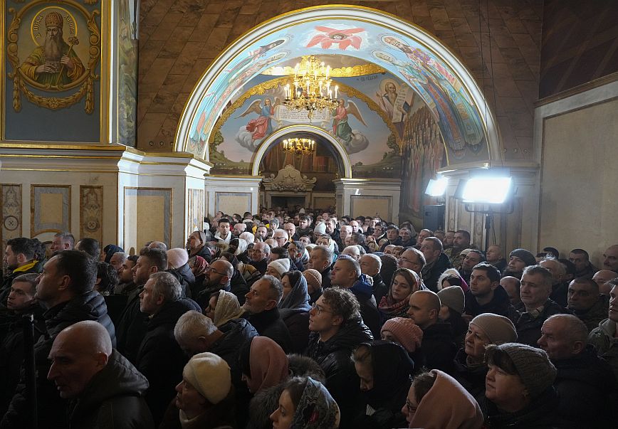 Πόλεμος στην Ουκρανία: Σε υπόγεια υπό τους ήχους βομβαρδισμών οι πολίτες γιόρτασαν τα Χριστούγεννα