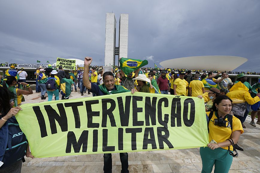 Εικόνες χάους στην Βραζιλία: Υποστηρικτές του Μπολσονάρου κατέλαβαν κυβερνητικά κτίρια