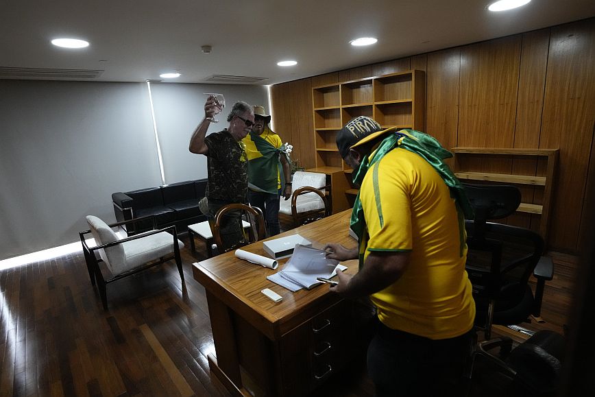 Βραζιλία: Διεθνής κατακραυγή για την εισβολή των υποστηρικτών του Μπολσονάρου στα κυβερνητικά κτίρια