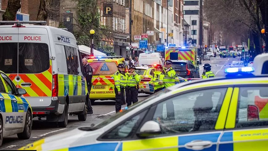 Πυροβολισμοί κοντά σε εκκλησία στο Λονδίνο &#8211; Τρεις γυναίκες και ένα κορίτσι επτά ετών τραυματίστηκαν