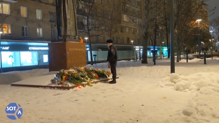 Συλλήψεις στη Μόσχα για τα λουλούδια στη μνήμη των θυμάτων της επίθεσης στην Ντνίπρο