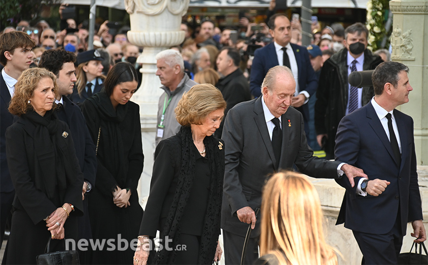 Κηδεία τέως βασιλιά Κωνσταντίνου: Στη Μητρόπολη η αδερφή του Σοφία και ο επίτιμος βασιλιάς της Ισπανίας, Χουάν Κάρλος