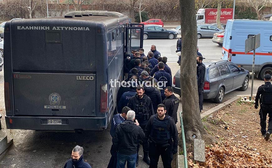 Διεκόπη για αύριο η δίκη για τη δολοφονία του Άλκη – «Αληταράδες, ντροπή σας δολοφόνοι»