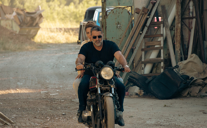 Αυτή η νύχτα μένει