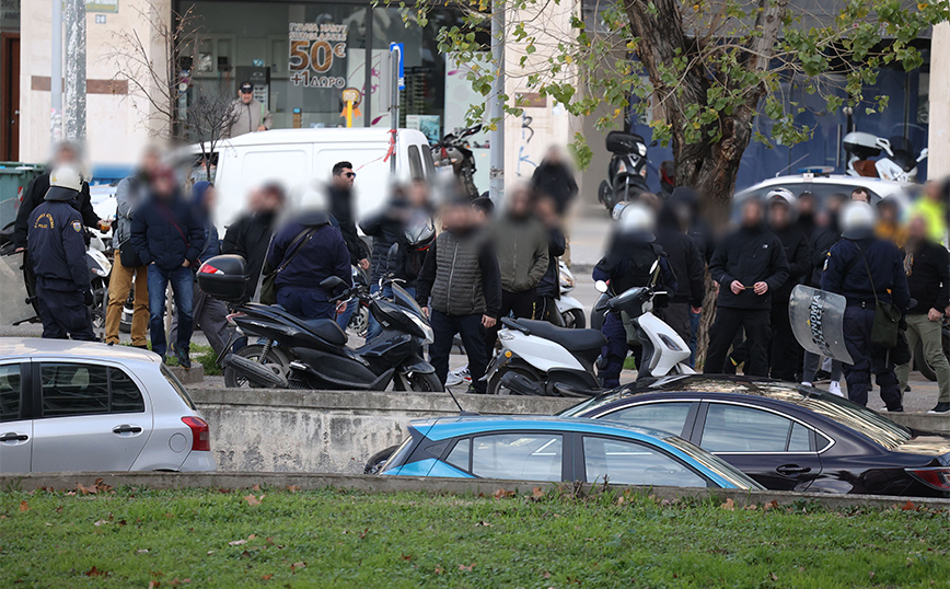 Δολοφονία Άλκη Καμπανού: Με σκυμμένο το κεφάλι στο εδώλιο οι 12 &#8211; Ζήτησαν συγγνώμη και αρνήθηκαν τις κατηγορίες