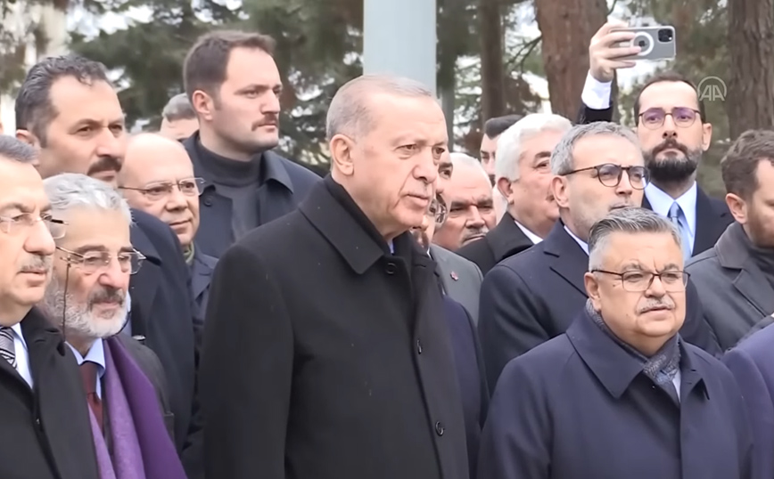 Ο Ερντογάν τραγουδάει εμβατήριο που τον παρουσιάζει ως… νέο Μωάμεθ Πορθητή