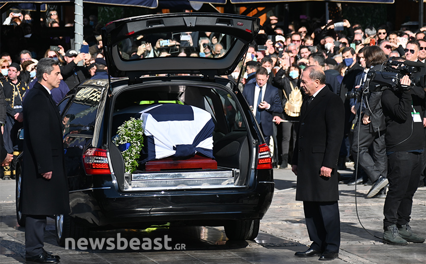 Τα διεθνή ΜΜΕ για την κηδεία του τέως βασιλιά Κωνσταντίνου &#8211; «Βασιλείς συγκεντρώθηκαν στην Αθήνα για την κηδεία του»