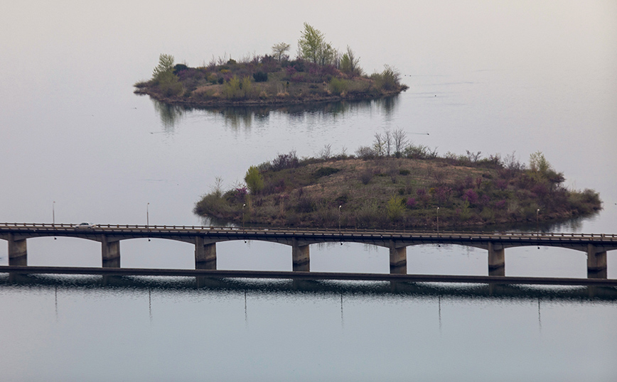 Η μητέρα υπέδειξε το σημείο στο φράγμα του Αλιάκμονα όπου εγκατέλειψε το 11 μηνών μωρό της