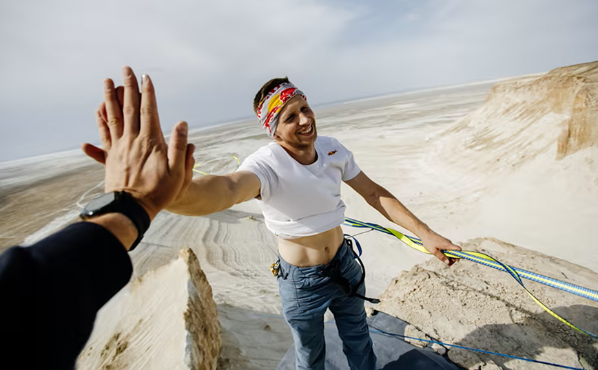 Jaan Roose: Με slackline πάνω από αρχαίο ωκεανό στο Καζακστάν