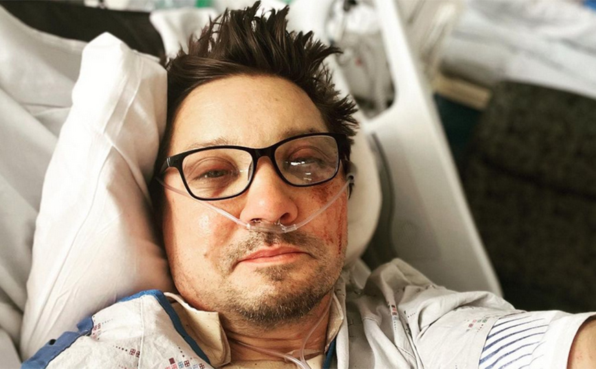 Τζέρεμι Ρένερ: Η φωτογραφία του ηθοποιού μέσα από το νοσοκομείο μετά το σοβαρό ατύχημα