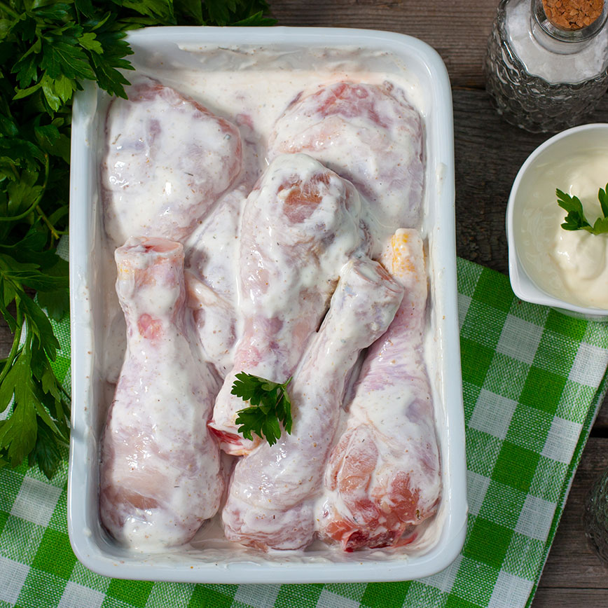 Ωμό κοτόπουλο σε ταψί Ωμό κοτόπουλο σε ταψί