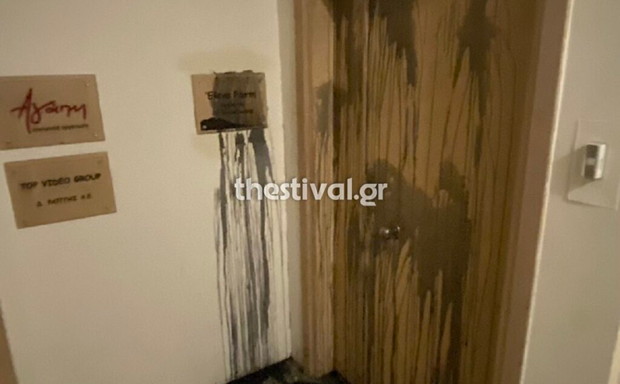 Πέταξαν μπογιές στο γραφείο της Έλενας Ράπτη στη Θεσσαλονίκη – Η ΝΔ καλεί όλα τα κόμματα να καταδικάσουν