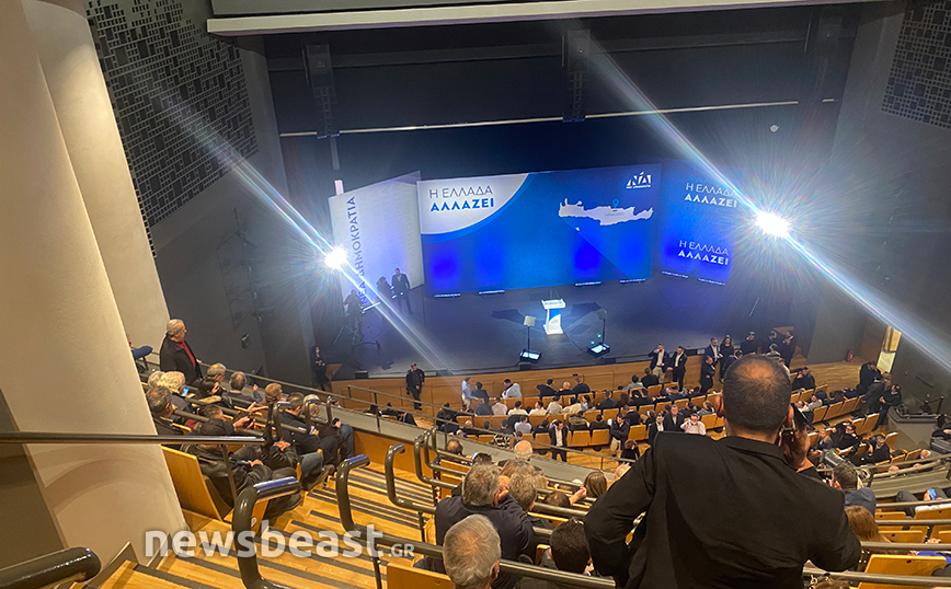 Αναμονή για την ομιλία του Πρωθυπουργού στο Ηράκλειο Κρήτης Αναμονή για την ομιλία του Πρωθυπουργού στο Ηράκλειο Κρήτης