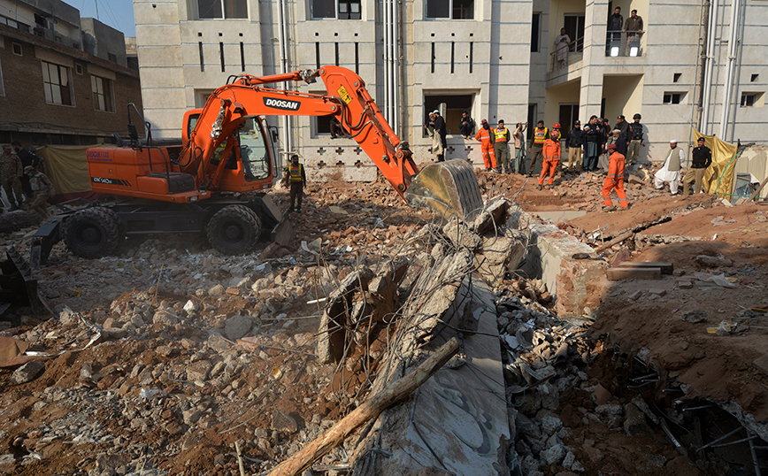 Βομβαρδισμός σε τζαμί στο Πακιστάν Βομβαρδισμός σε τζαμί στο Πακιστάν