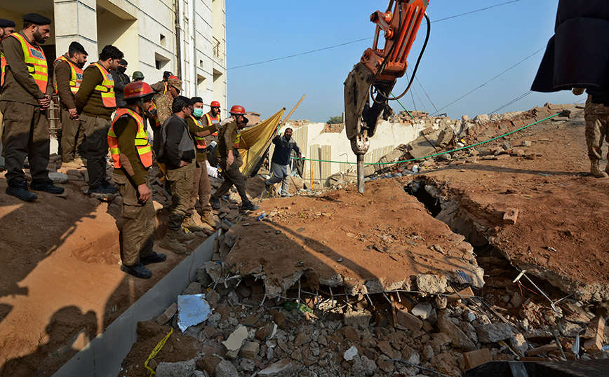 Βομβαρδισμός σε τζαμί στο Πακιστάν Βομβαρδισμός σε τζαμί στο Πακιστάν