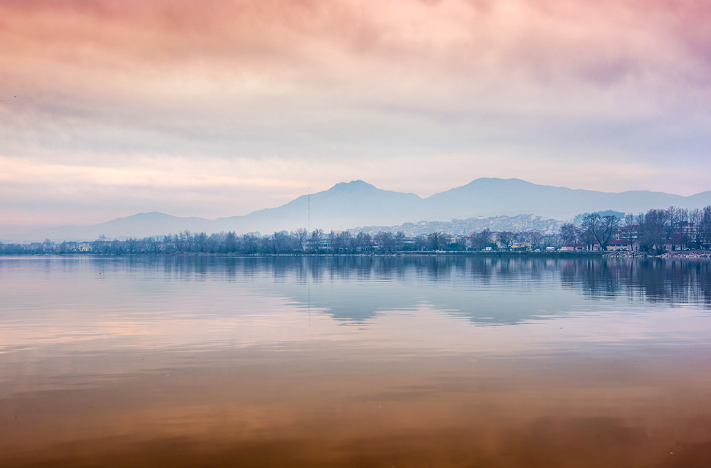 Λίμνη Ιωαννίνων: Ένα μαγικό τοπίο γεμάτο μελαγχολία και αστείρευτη ομορφιά