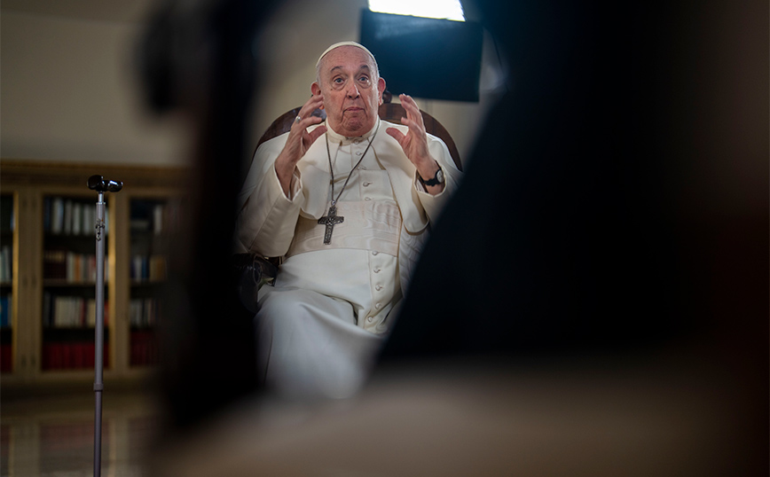 Ιστορική απόφαση από τον Πάπα – Δίνει δικαίωμα ψήφου στις γυναίκες στη Σύνοδο Επισκόπων