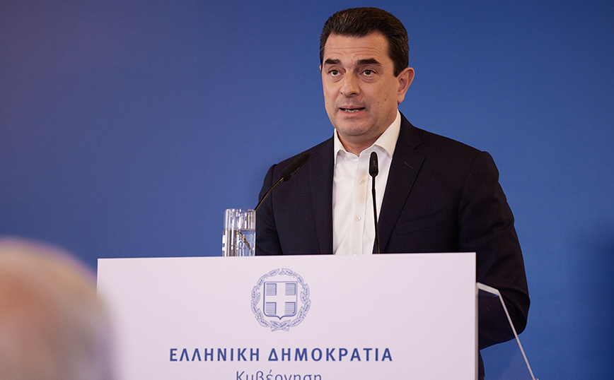 Κώστας Σκρέκας: Επιταχύνουμε την εγκατάσταση 9.000 δημοσίως προσβάσιμων φορτιστών σε όλα τα αστικά κέντρα της Ελλάδας