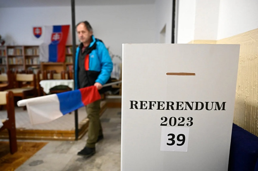 Σλοβακία: Δημοψήφισμα για συνταγματική αναθεώρηση με φόντο την προκήρυξη πρόωρων εκλογών