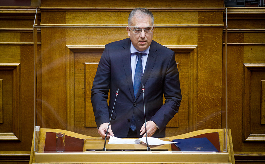 Νέα απάντηση του υπουργείου Ανάπτυξης σε Καραμέρο: «Ίσως πιστεύει ακόμη ότι θα καταργήσει την ακρίβεια με έναν νόμο και ένα άρθρο»