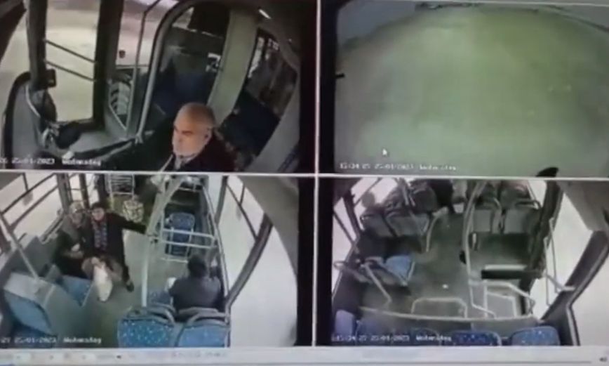 Βίντεο με λεωφορείο που πέφτει σε λίμνη στην Τουρκία &#8211; Τρομακτικές στιγμές για τους επιβάτες