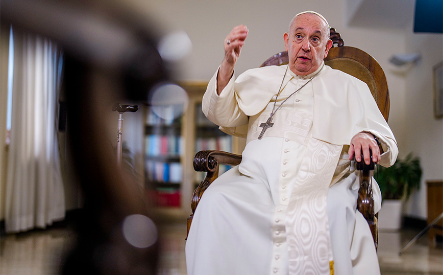 Ο πάπας Φραγκίσκος καταδίκασε το κάψιμο του Κορανίου &#8211; «Οποιοδήποτε βιβλίο θεωρείται ιερό θα πρέπει να γίνεται σεβαστό»
