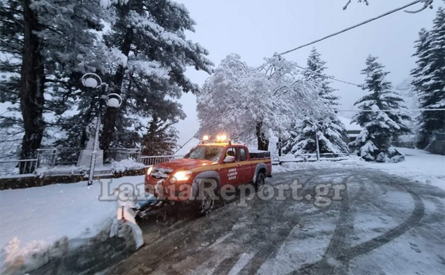 Πολύ χιόνι στα χωριά της Υπάτης Πολύ χιόνι στα χωριά της Υπάτης
