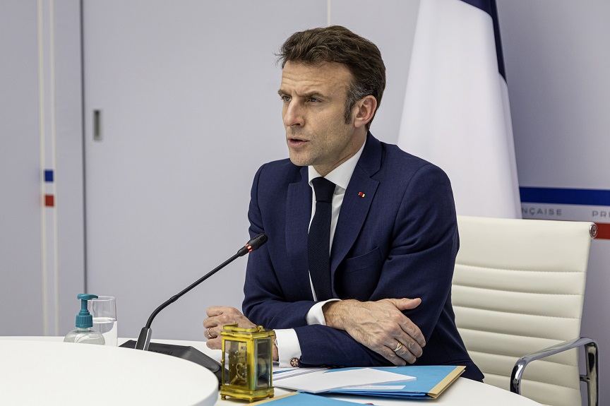 Εμανουέλ Μακρόν: Σφοδρές επικρίσεις για το μετάλλιο της Λεγεώνας της Τιμής στον Τζεφ Μπέζος – «Πρόεδρος των πλουσίων»