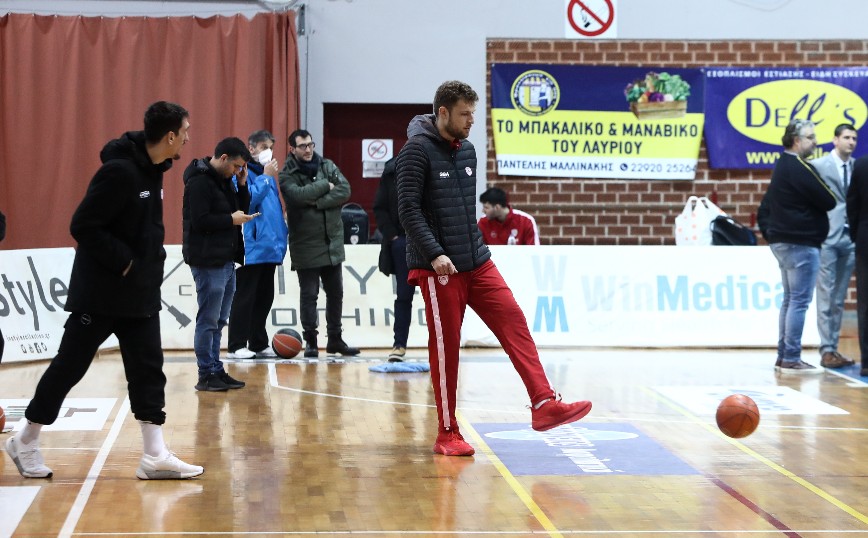 Λαύριο – Ολυμπιακός: Αναβολή λόγω διαρροής στην οροφή του γηπέδου – Δείτε βίντεο