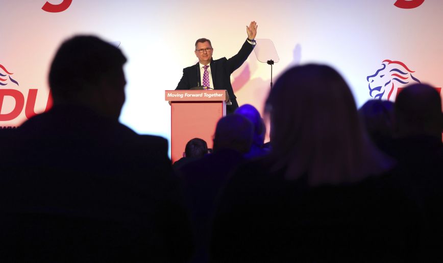 DUP: Παραμένουν «τομείς ανησυχίας» στη συμφωνία ΕΕ – Βρετανίας για τη Βόρεια Ιρλανδία