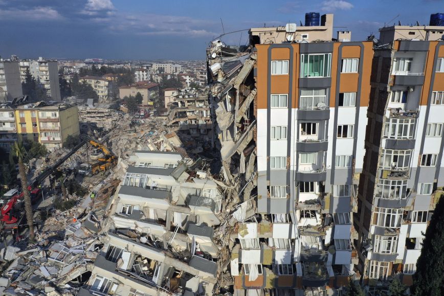 Σεισμός στην Τουρκία: Πάνω από 20.600 οι νεκροί &#8211; Σχεδόν 93.000 άνθρωποι έχουν απομακρυνθεί από τις πληγείσες περιοχές